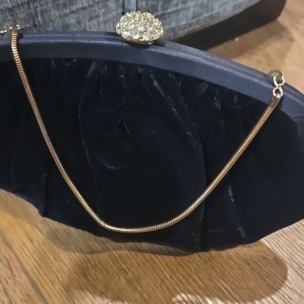 VINTAGE VELVET EVENING BAG WITH SATIN COIN PURSE.   #7518 - Picture 4 of 8
